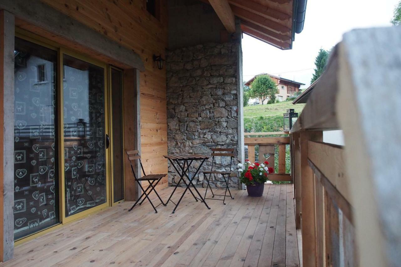 Chez Julie * Thollon-les-Memises